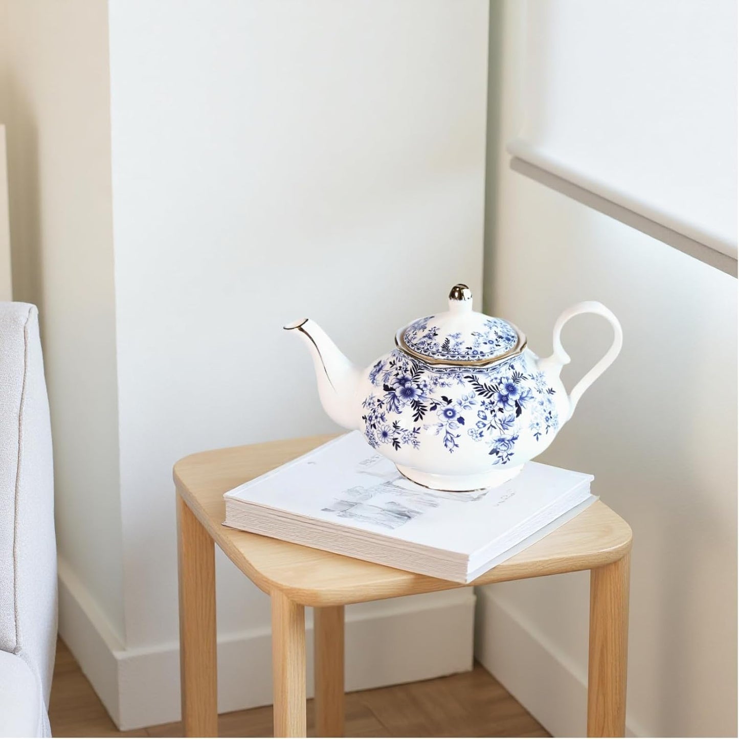 Vintage Floral Ceramic Teapot 22oz – Gold Rim | Nordly