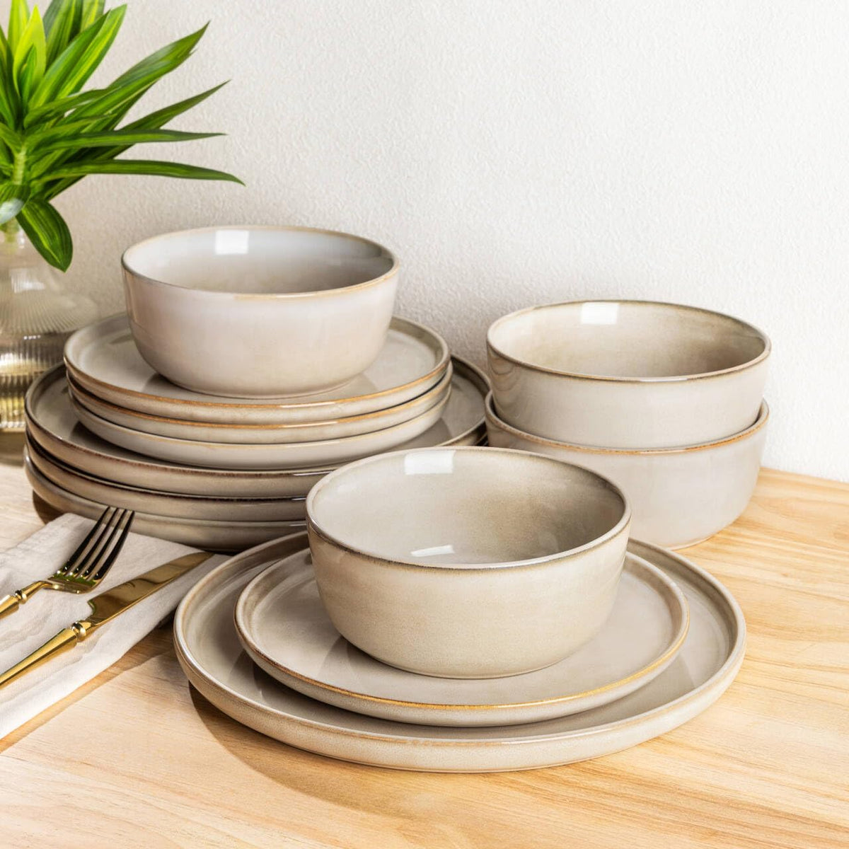 Nordly Stoneware Dinnerware Set – Reactive Glaze, Service for 8